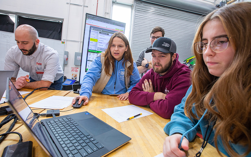 Agricultural and Biosystems Engineering students working together